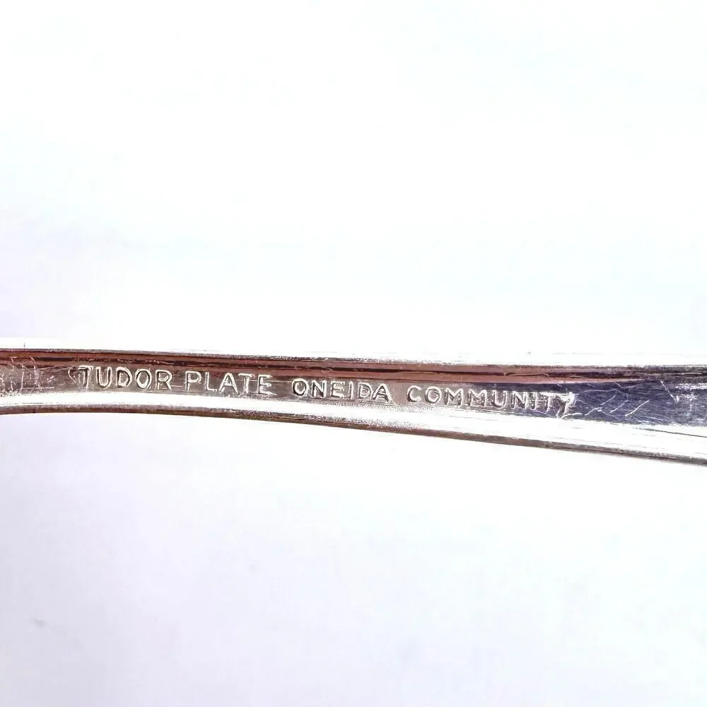 Set of 4 Teaspoons Queen Bess II Silverplate Tudor Plate Oneida Community